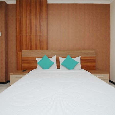 Отель Myzone Homtel Семаранг Экстерьер фото