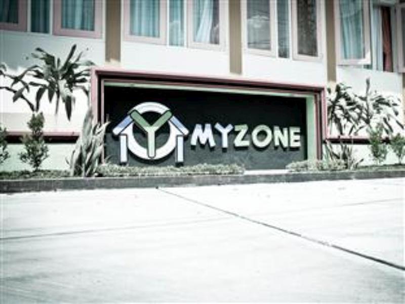 Отель Myzone Homtel Семаранг Экстерьер фото