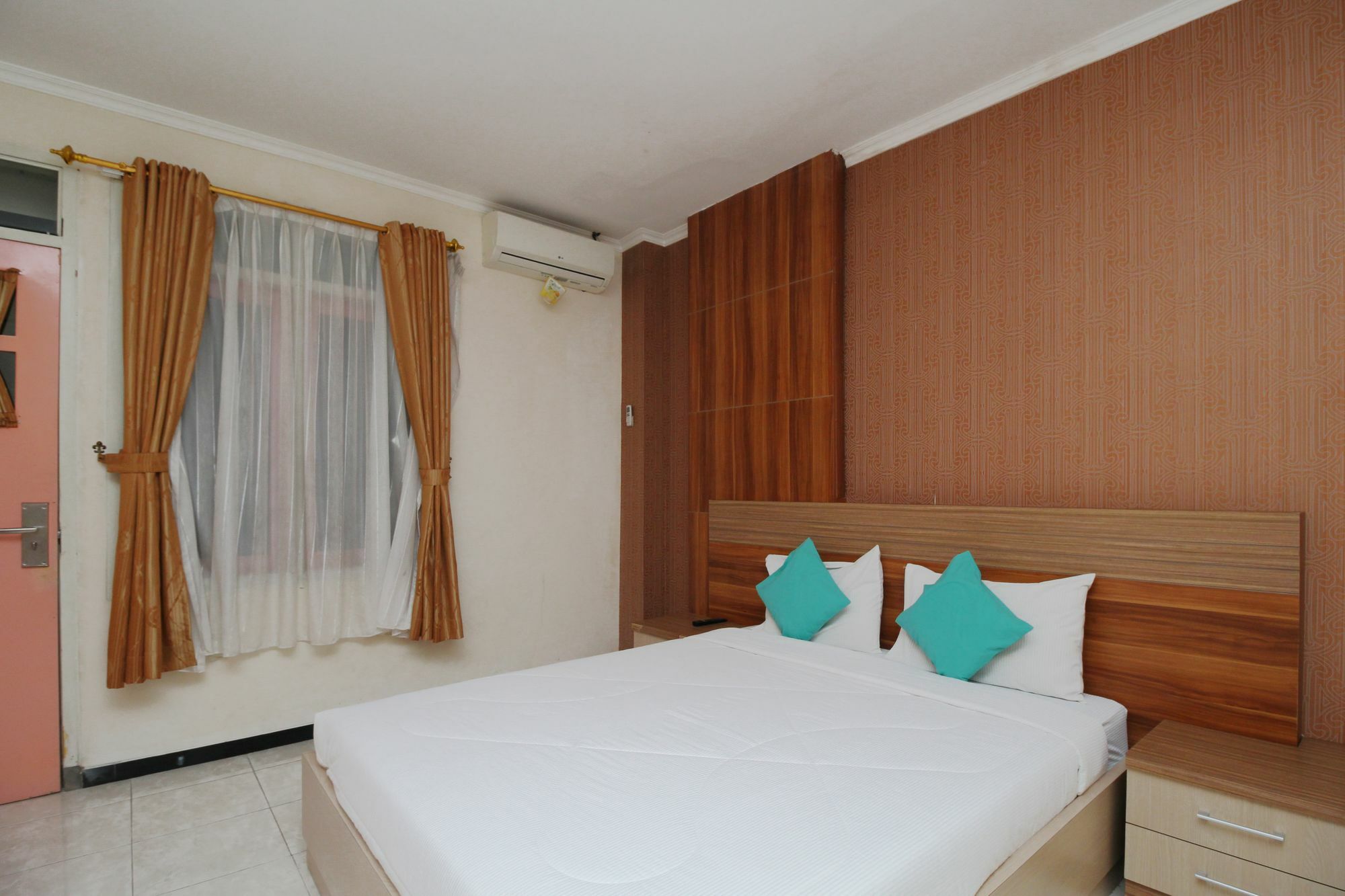 Отель Myzone Homtel Семаранг Экстерьер фото