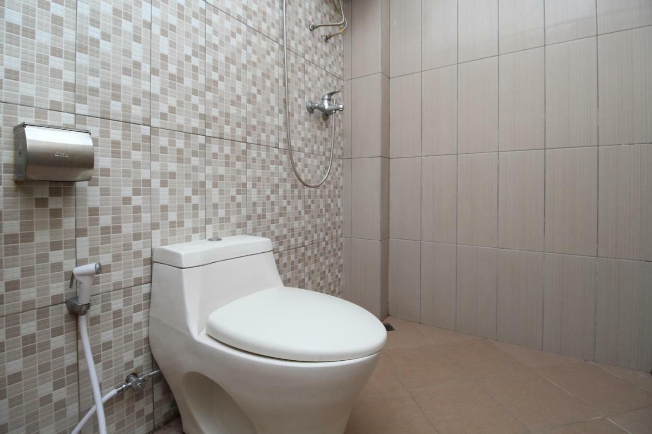 Отель Myzone Homtel Семаранг Экстерьер фото